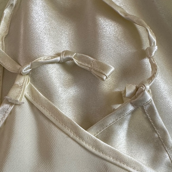 Elegant Yellow Lace Trim Nightgown Set - Picture 13 of 13